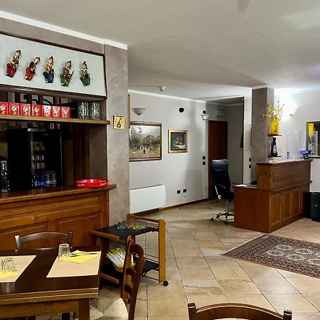 Albergo Quatro Pini Pozzolengo Exteriör bild