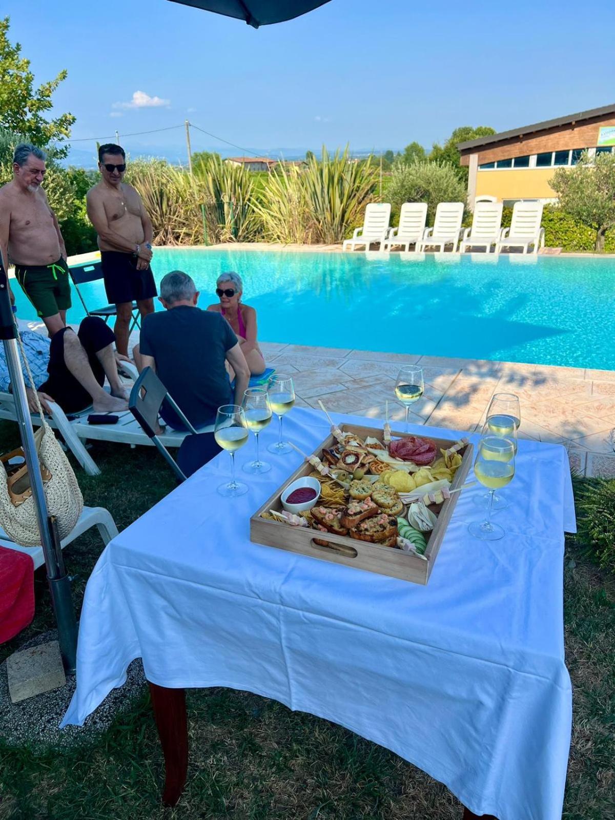 Albergo Quatro Pini Pozzolengo Exteriör bild