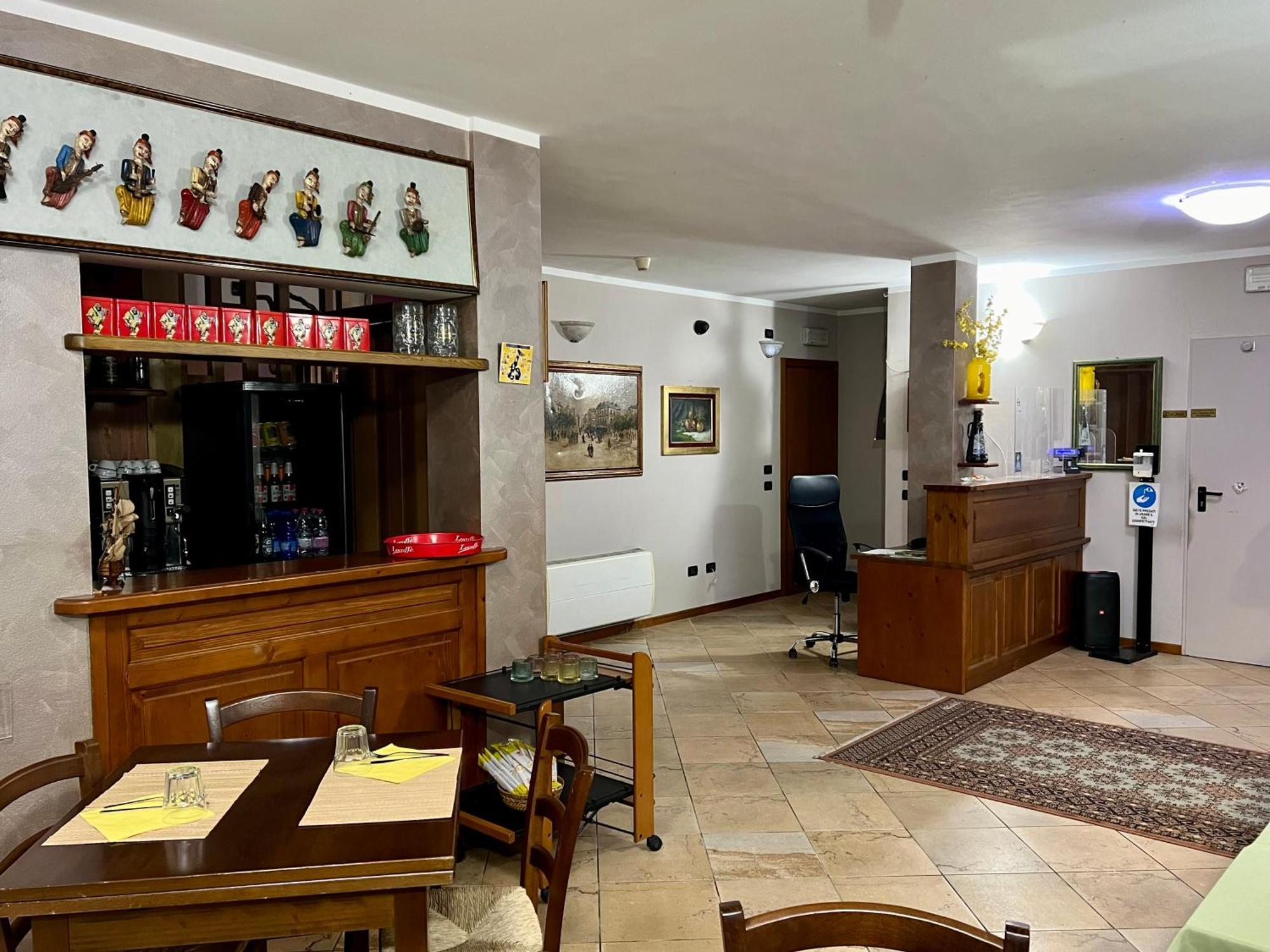 Albergo Quatro Pini Pozzolengo Exteriör bild