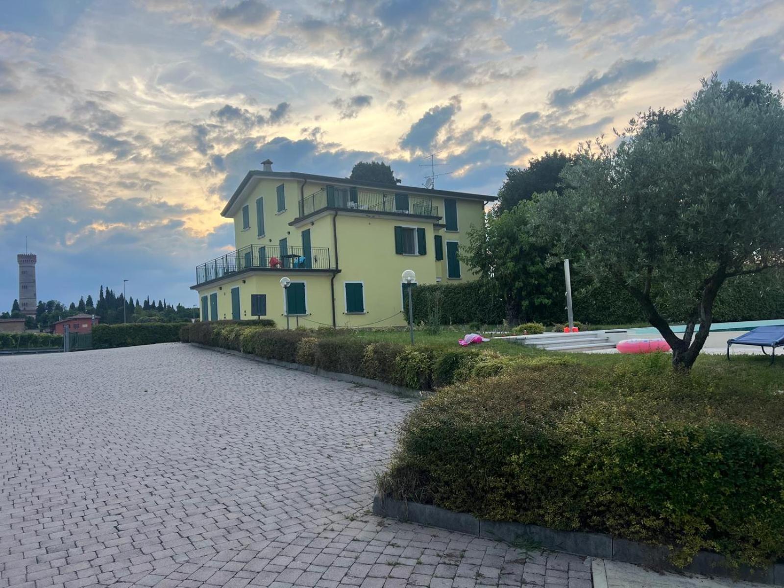 Albergo Quatro Pini Pozzolengo Exteriör bild