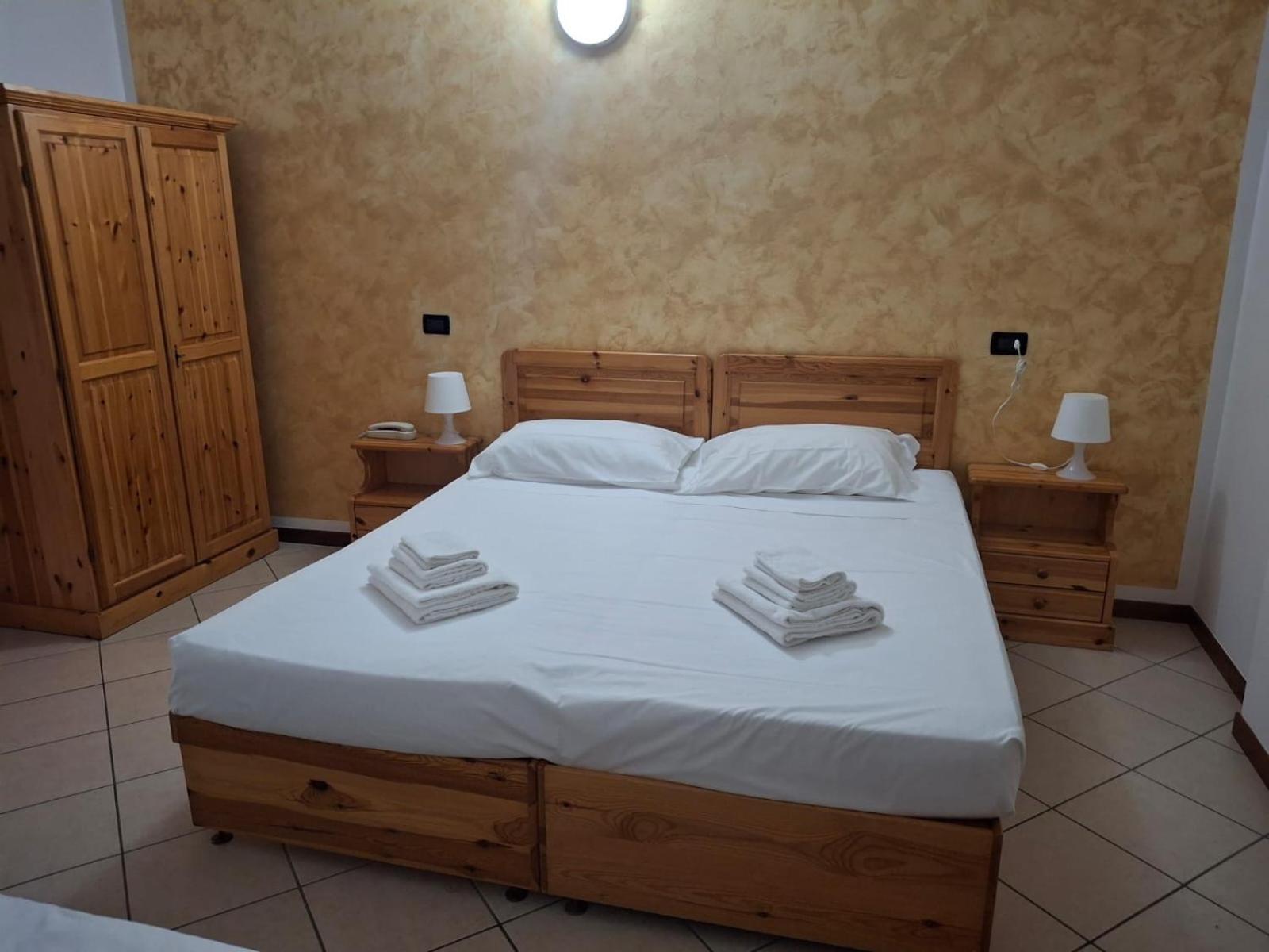 Albergo Quatro Pini Pozzolengo Exteriör bild